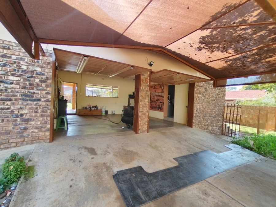 4 Bedroom Property for Sale in Jan Kempdorp Northern Cape